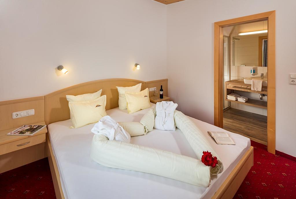 Apart-Hotel Bergkoenig Фис Екстериор снимка