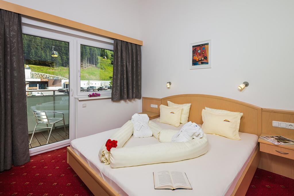 Apart-Hotel Bergkoenig Фис Екстериор снимка